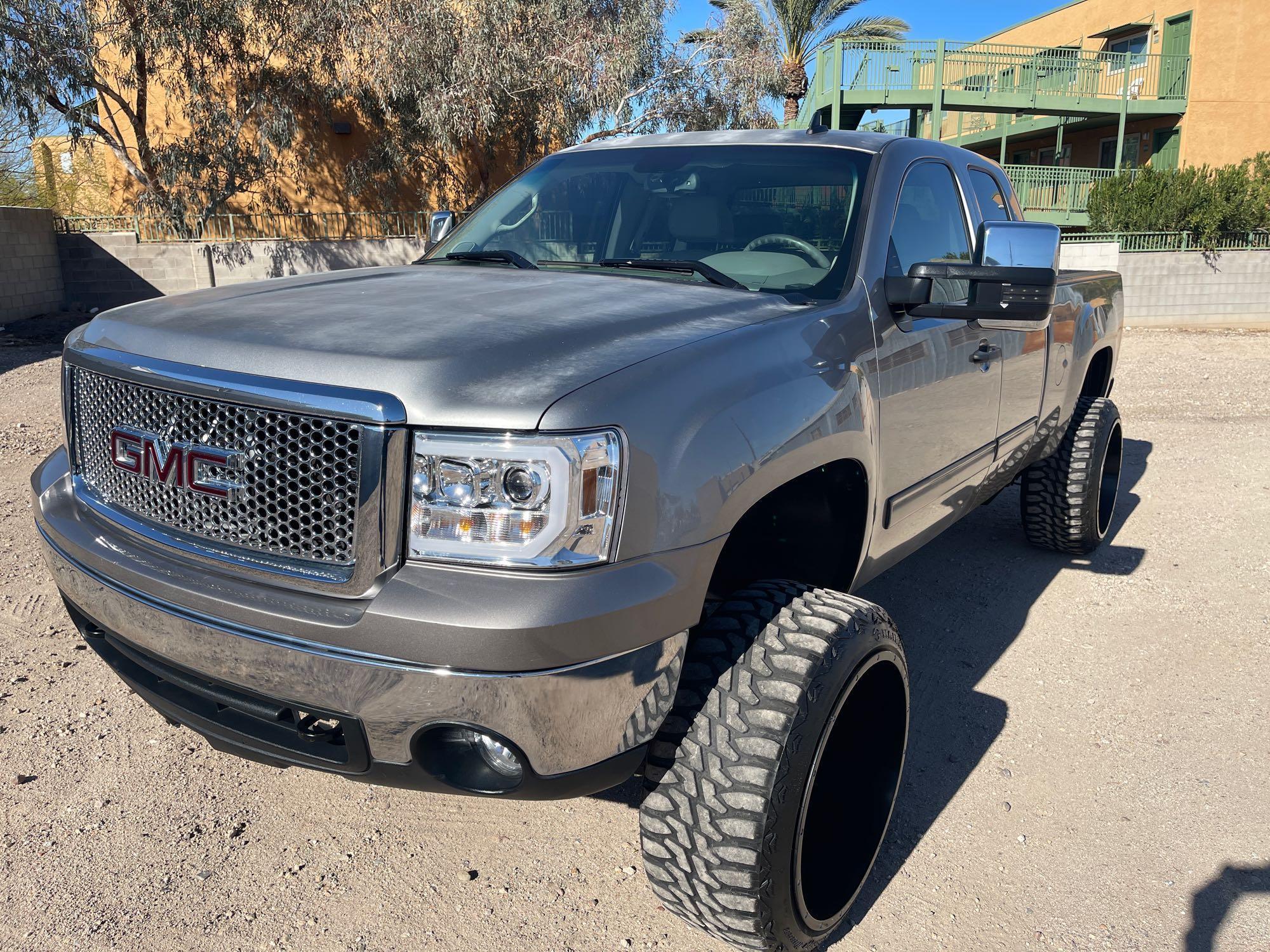Lifted 2008 GMC Sierra ext cab