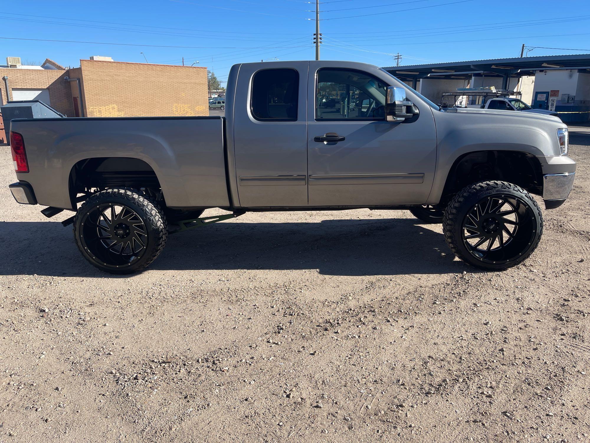 Lifted 2008 GMC Sierra ext cab