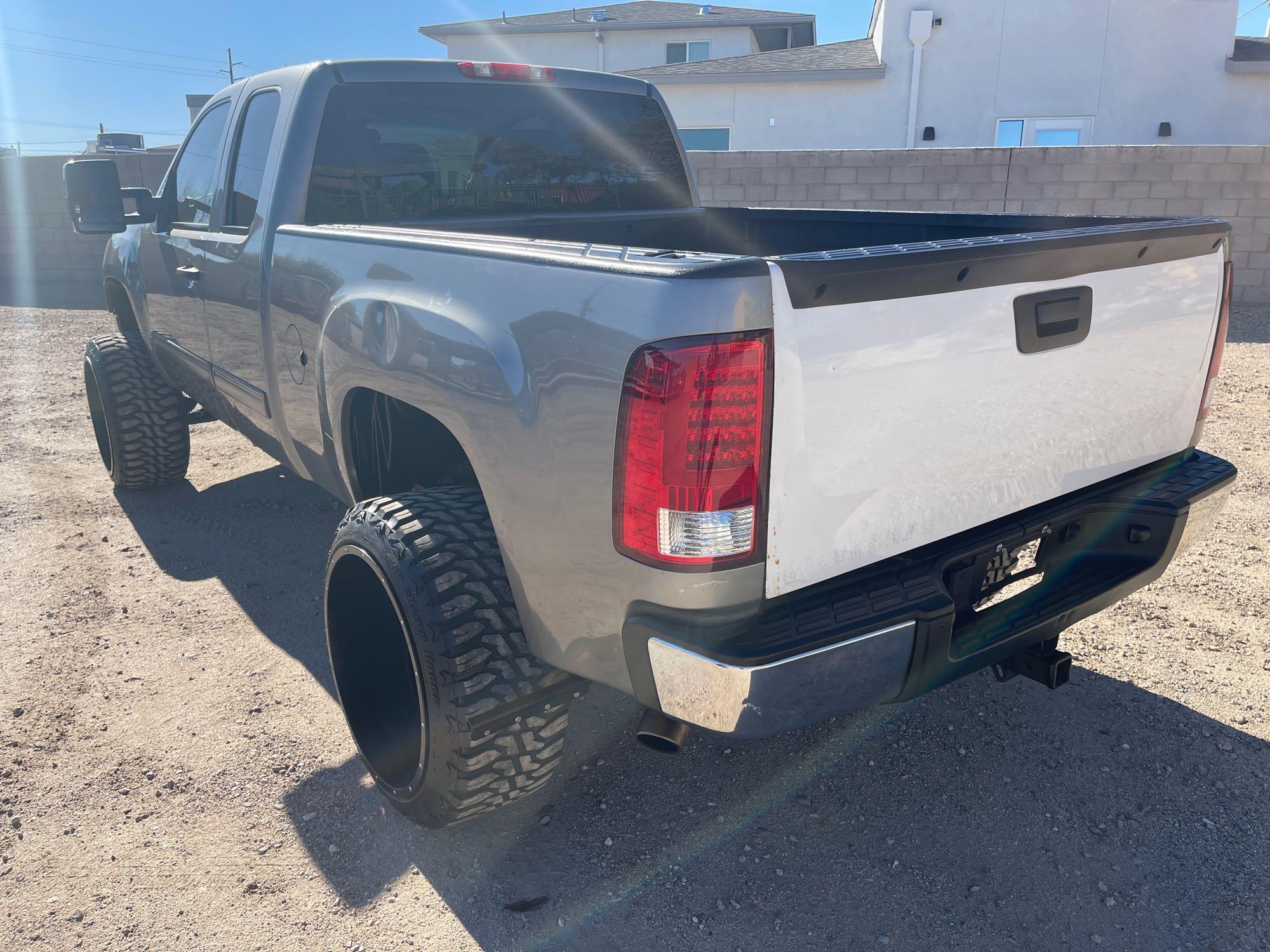 Lifted 2008 GMC Sierra ext cab