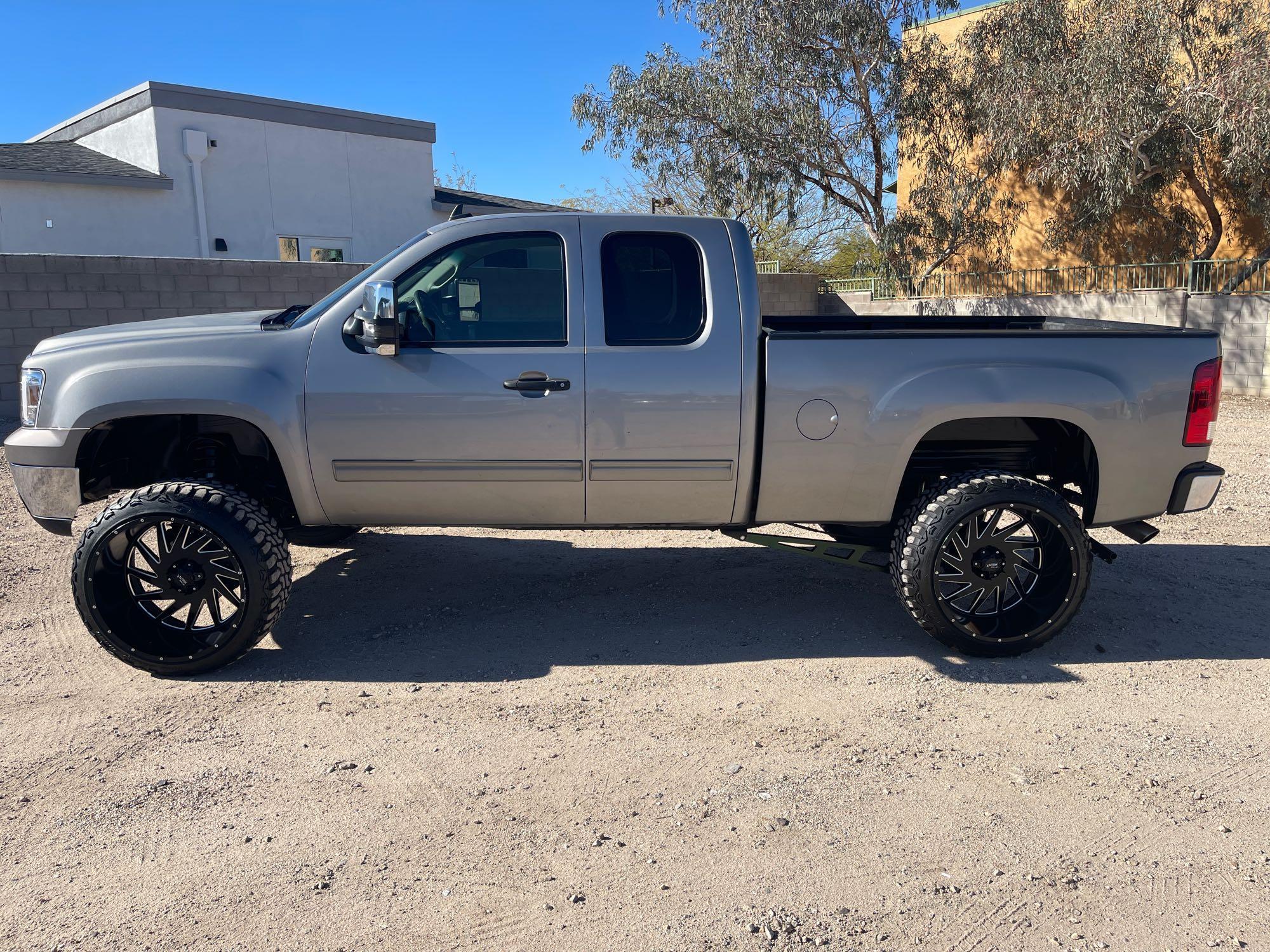 Lifted 2008 GMC Sierra ext cab