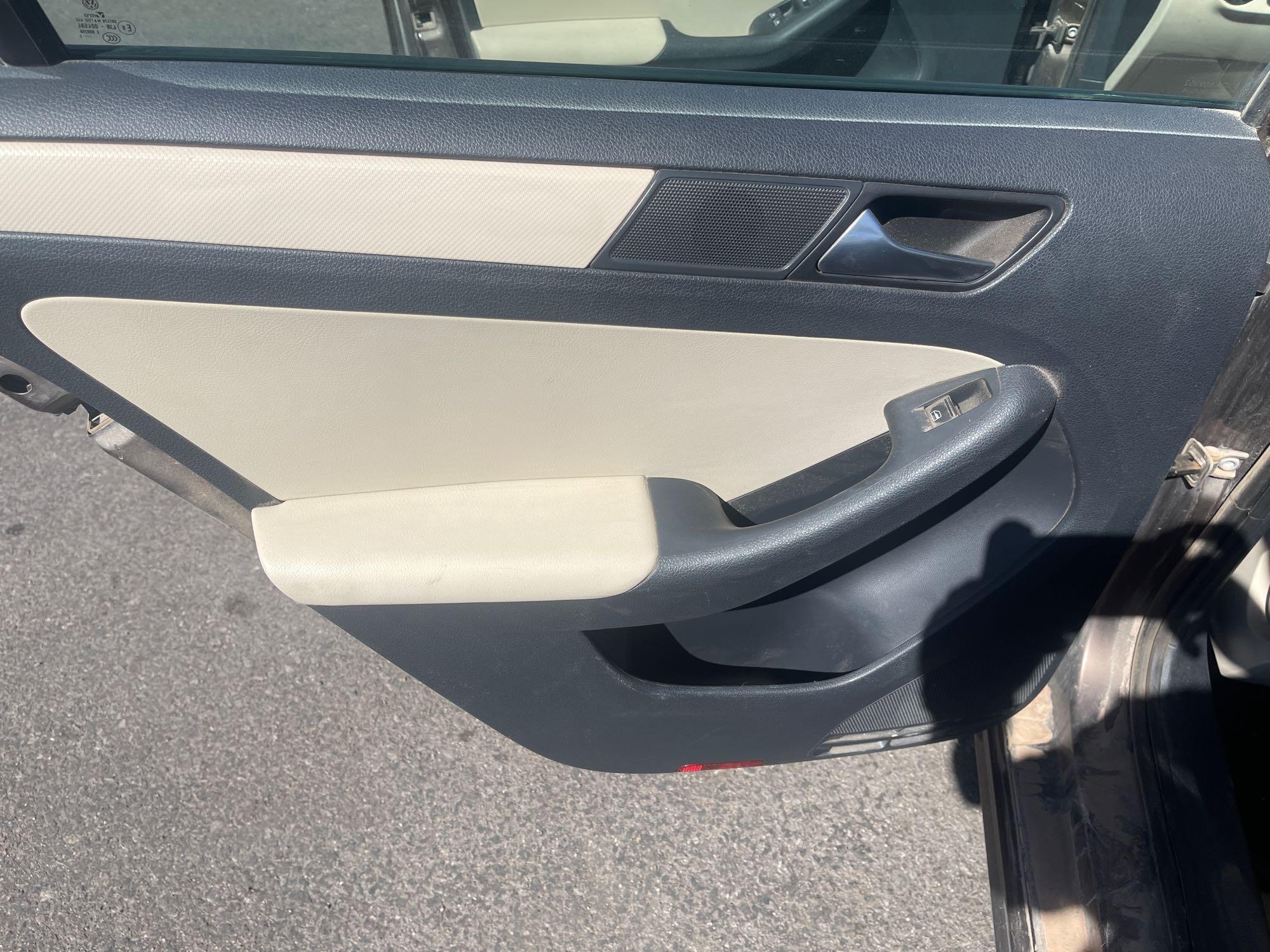 2012 VW Jetta w/ leather