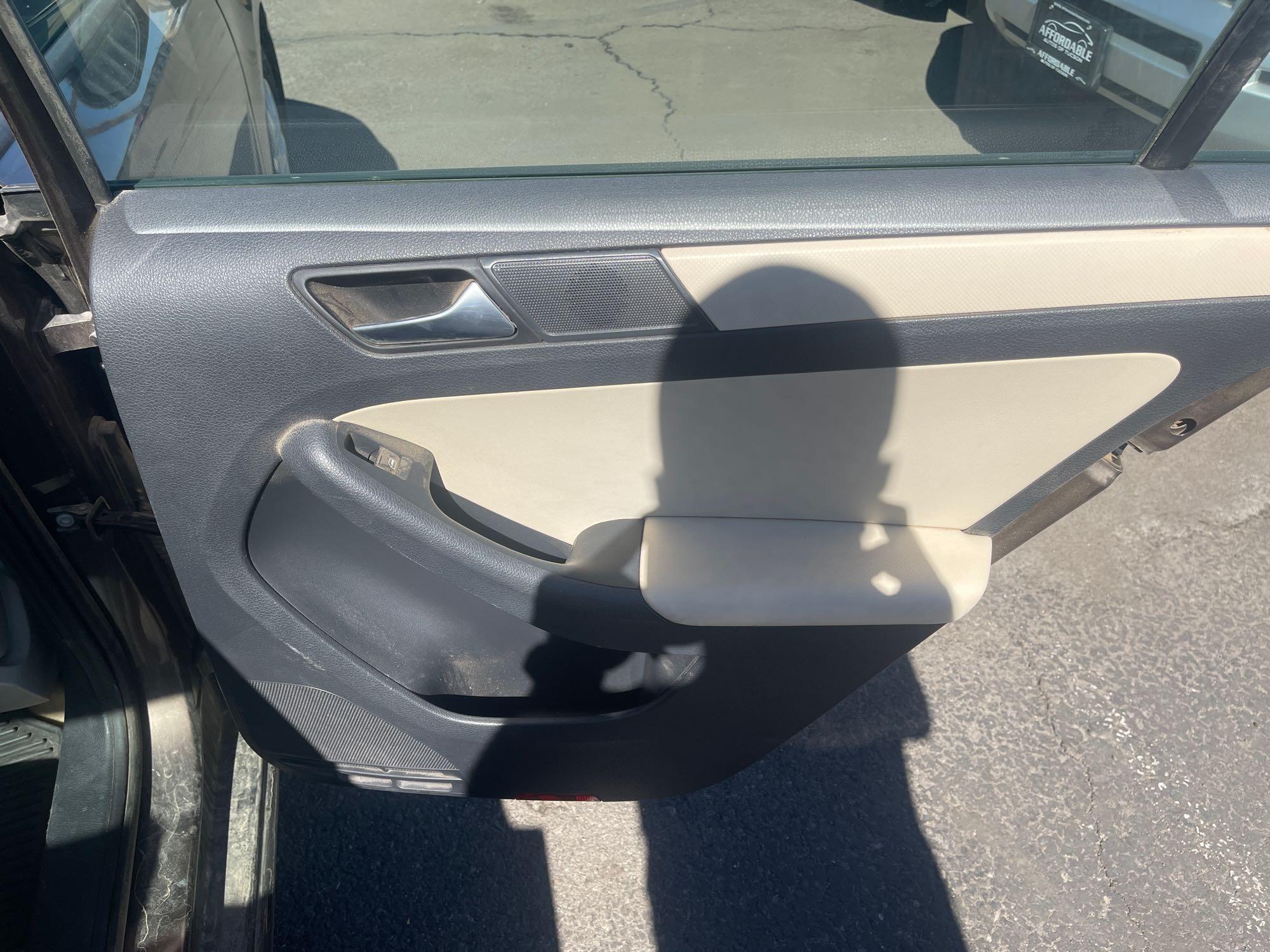 2012 VW Jetta w/ leather