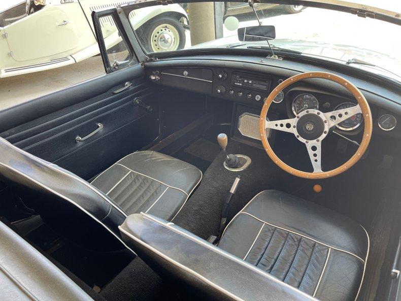 1966 MG B