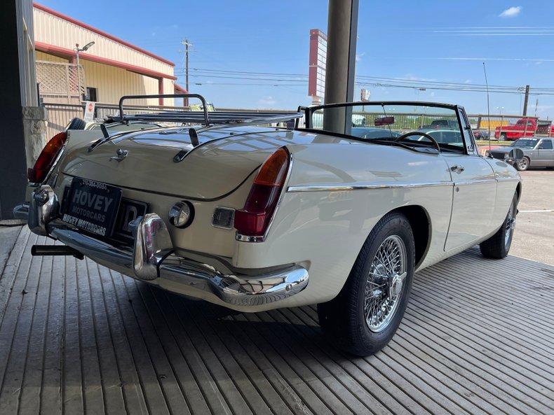 1966 MG B