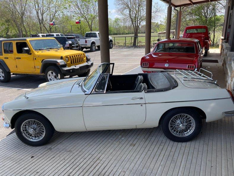 1966 MG B