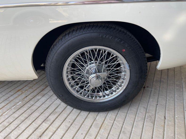 1966 MG B