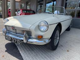 1966 MG B