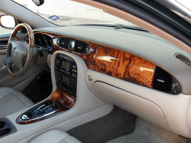 2004 Jaguar XJ8
