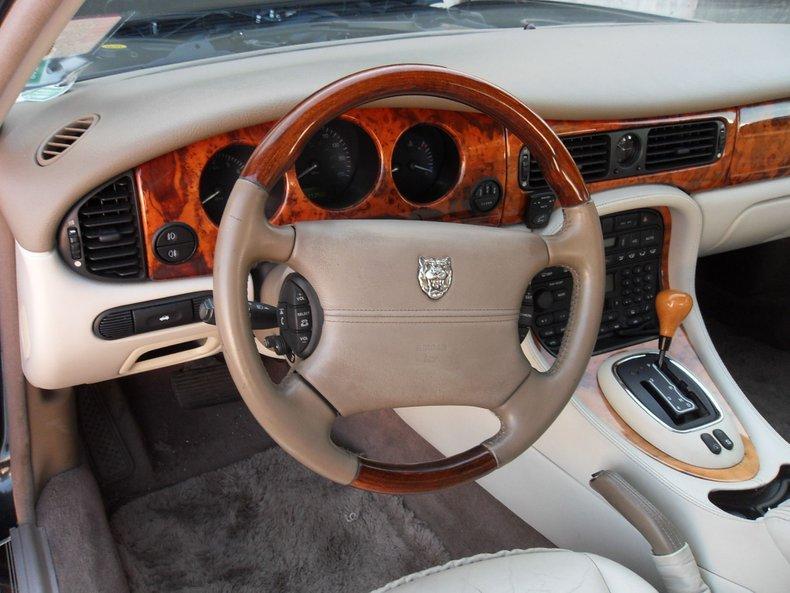 1998 Jaguar XJ8 Vanden Plas