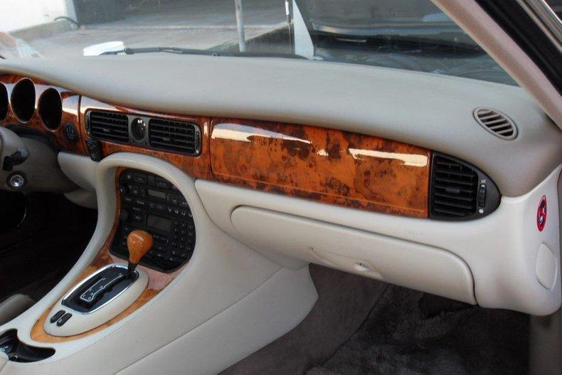 1998 Jaguar XJ8 Vanden Plas