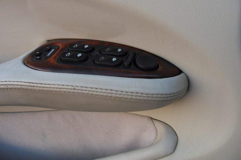 1998 Jaguar XJ8 Vanden Plas