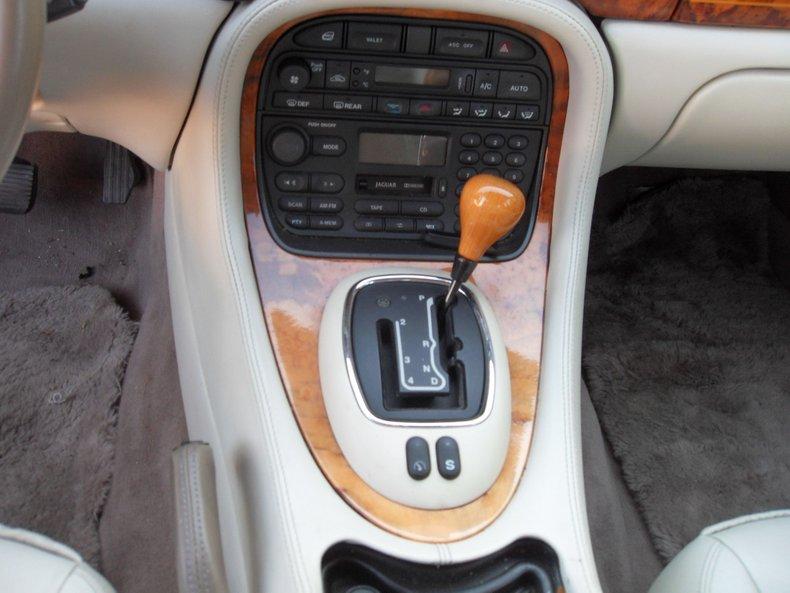 1998 Jaguar XJ8 Vanden Plas