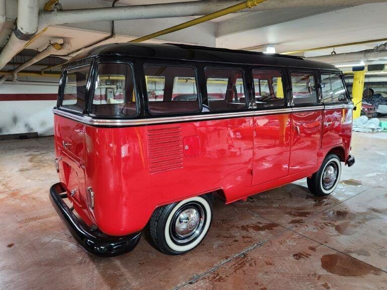 1972 Volkswagen Transporter Kombi 15- Window Bus