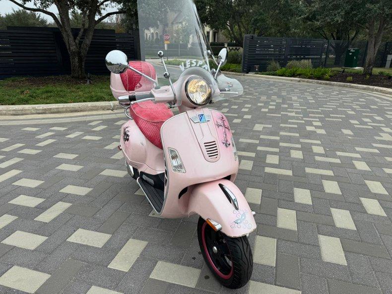 2010 Vespa GTS 250 Motor Scooter