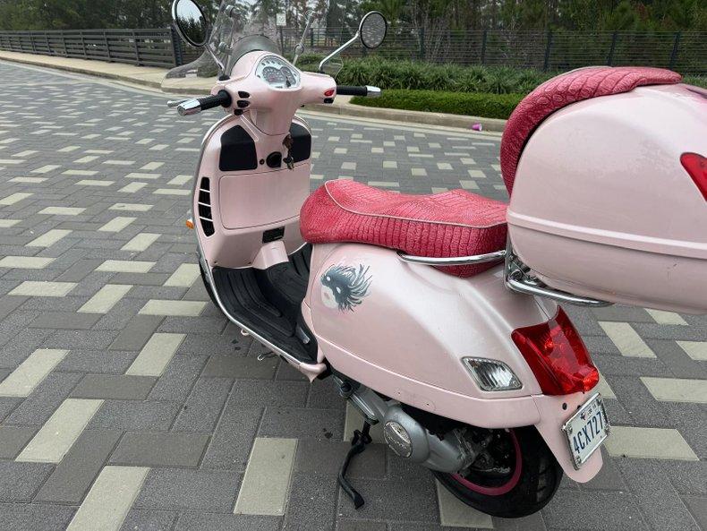 2010 Vespa GTS 250 Motor Scooter
