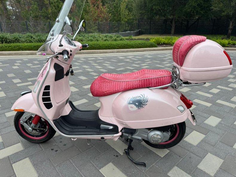 2010 Vespa GTS 250 Motor Scooter