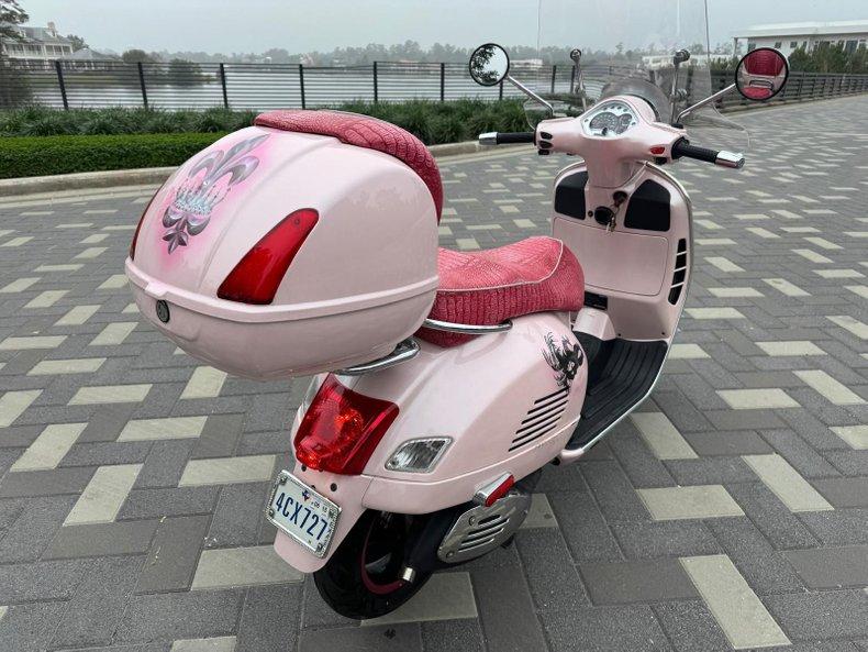 2010 Vespa GTS 250 Motor Scooter