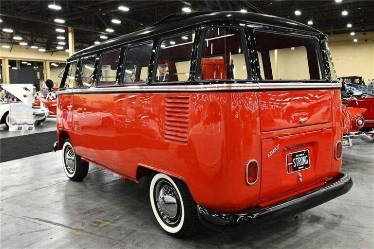 1972 Volkswagen Transporter Kombi 15- Window Bus