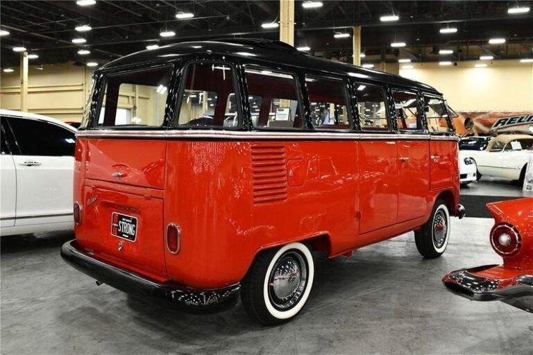 1972 Volkswagen Transporter Kombi 15- Window Bus