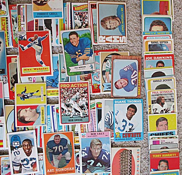 Lot Of (500+) Vintage Football Cards w/ HOFers Stars