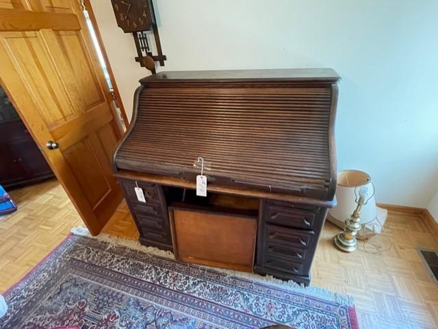 Cunn- Grand Rapids Mich. Antique Roll Top Desk