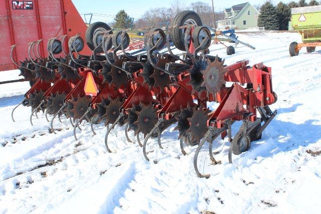 CASE IH 183 12 ROW 30" FLAT FOLD CULTIVATOR