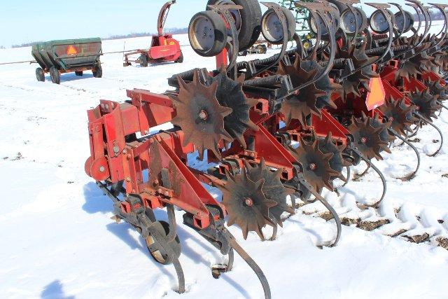 CASE IH 183 12 ROW 30" FLAT FOLD CULTIVATOR