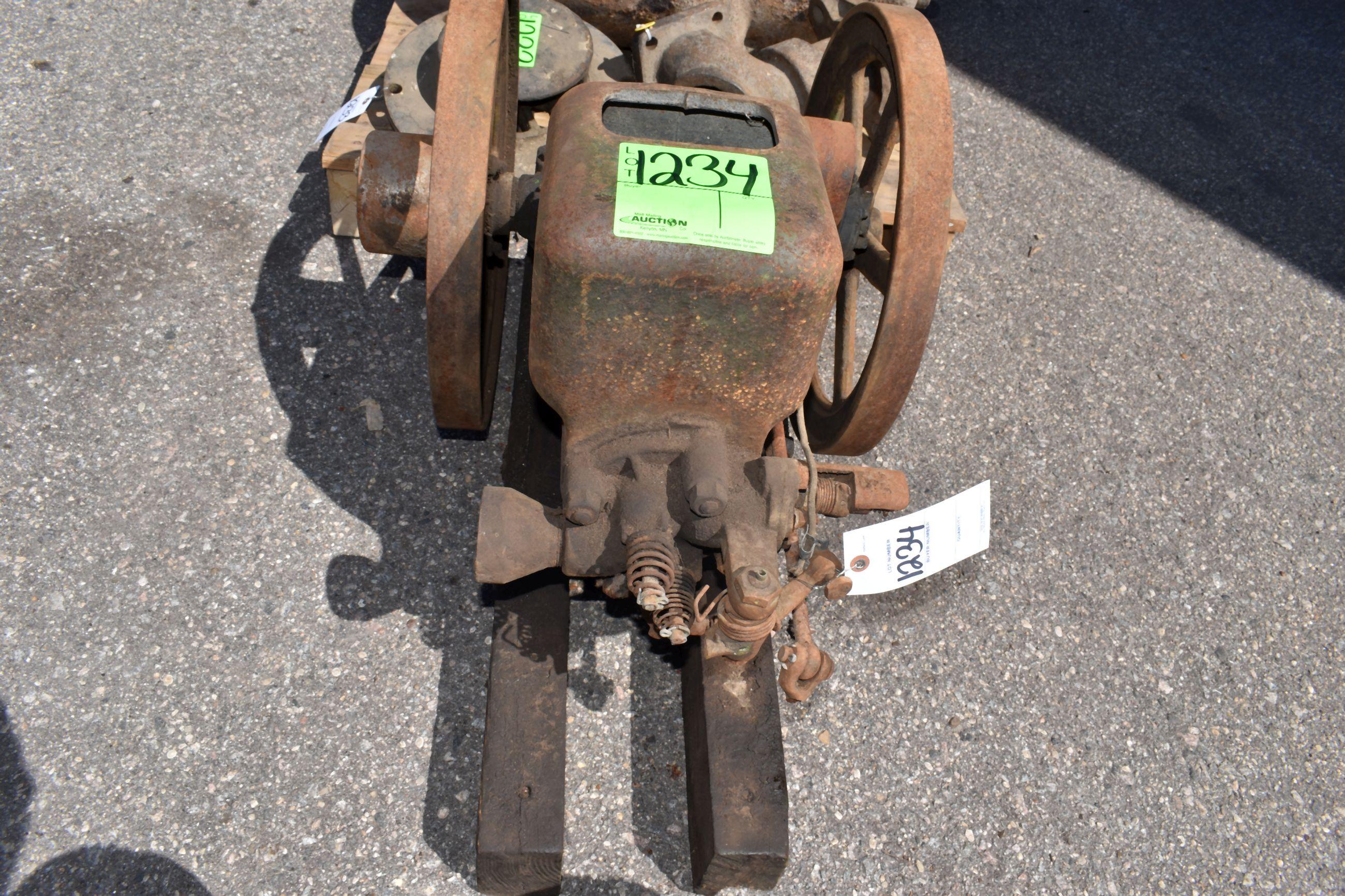 John Deere 1.5HP Gas Engine, Original Condition, Mag turns, Motor Free, SN:355566