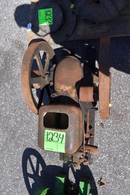 John Deere 1.5HP Gas Engine, Original Condition, Mag turns, Motor Free, SN:355566