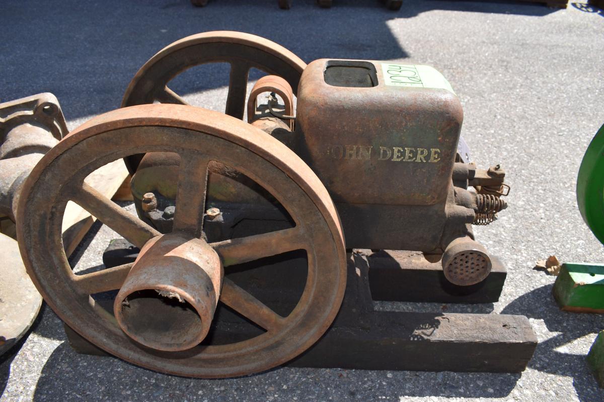 John Deere 1.5HP Gas Engine, Original Condition, Mag turns, Motor Free, SN:355566