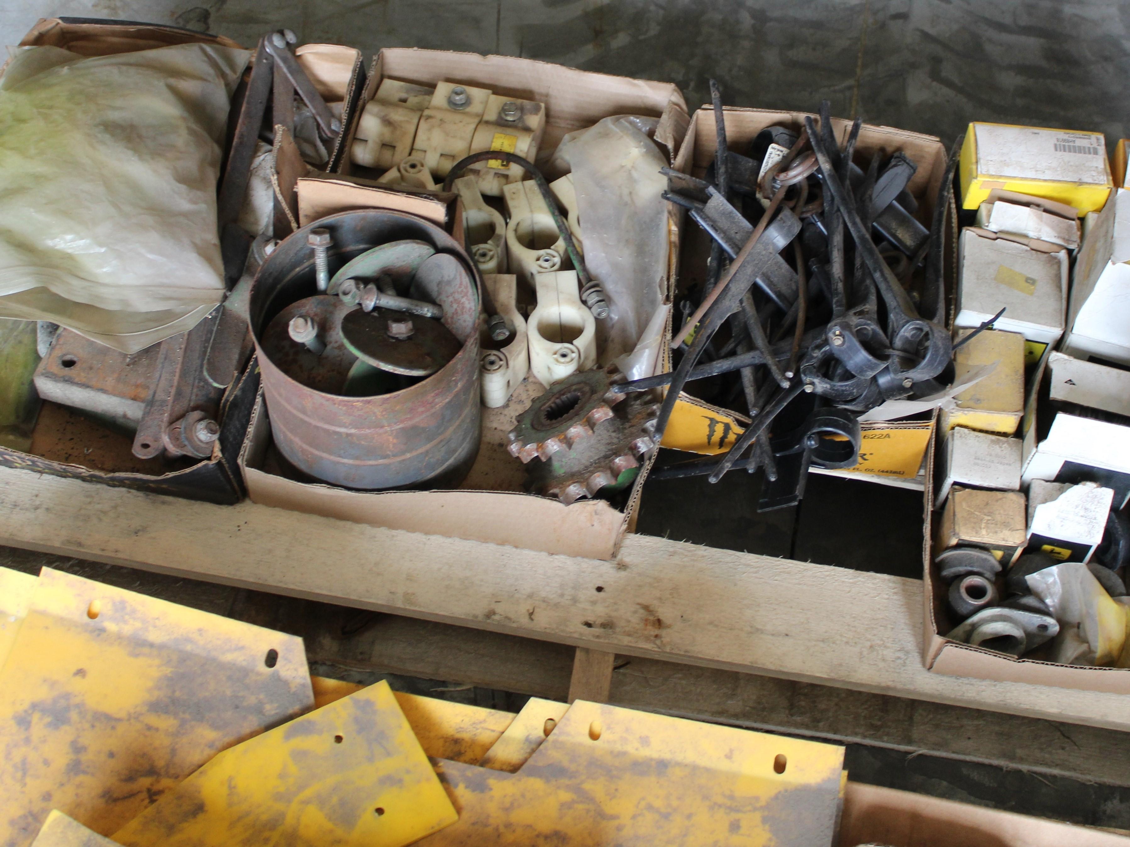 JOHN DEERE 920 FLEX HEAD PARTS, REEL TEETH, LOCK UP BOLTS, SICKLE SECTIONS