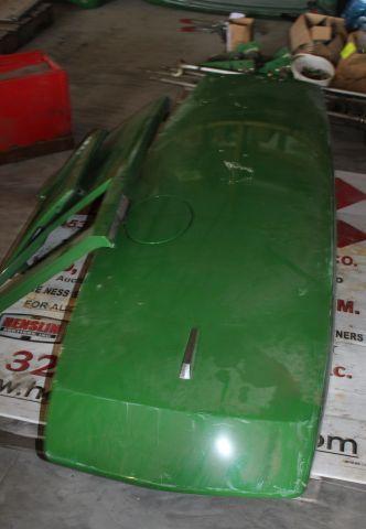 USED HOOD AND SIDE PANELS FROM JD7810 TRACTOR