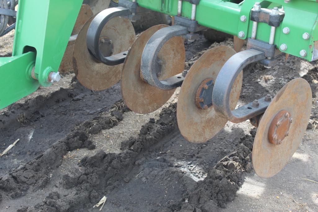2014 JOHN DEERE 2730 DISK RIPPER, 13 SHANK, 14" 360 POINTS, SHIN GUARDS, DISK LEVELERS,