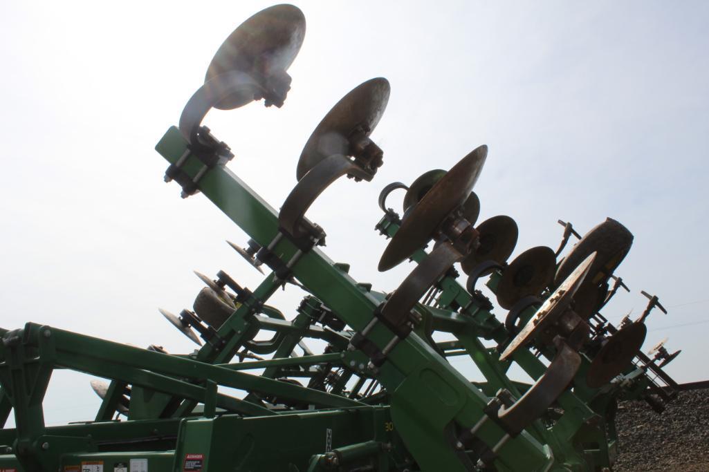 2014 JOHN DEERE 2730 DISK RIPPER, 13 SHANK, 14" 360 POINTS, SHIN GUARDS, DISK LEVELERS,