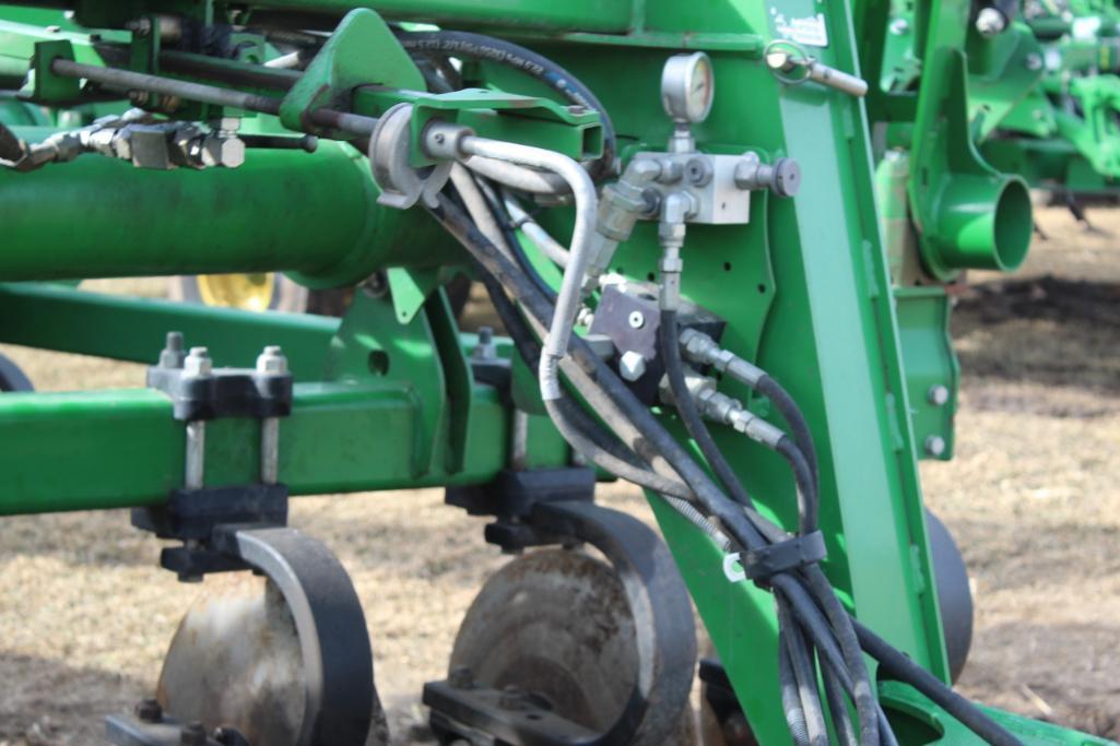 2014 JOHN DEERE 2730 DISK RIPPER, 13 SHANK, 14" 360 POINTS, SHIN GUARDS, DISK LEVELERS,