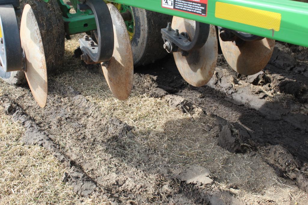 2014 JOHN DEERE 2730 DISK RIPPER, 13 SHANK, 14" 360 POINTS, SHIN GUARDS, DISK LEVELERS,