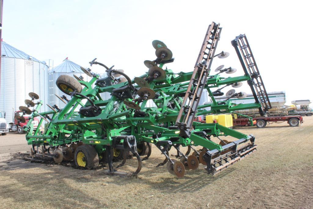 2014 JOHN DEERE 2730 DISK RIPPER, 13 SHANK, 14" 360 POINTS, SHIN GUARDS, DISK LEVELERS,