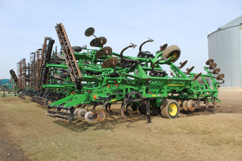 2014 JOHN DEERE 2730 DISK RIPPER, 13 SHANK, 14" 360 POINTS, SHIN GUARDS, DISK LEVELERS,