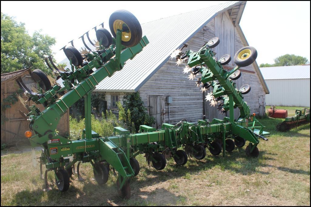 JOHN DEERE 856 16R30" CULT, ROLLING AND SPEED SHEILDS, HYD FOLD