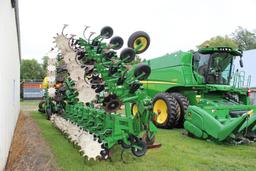 JOHN DEERE 856 16R30" CULT, ROLLING AND SPEED SHEILDS, HYD FOLD