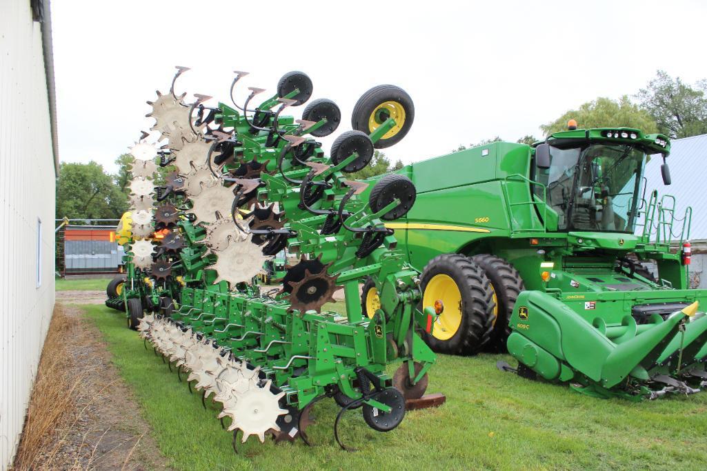JOHN DEERE 856 16R30" CULT, ROLLING AND SPEED SHEILDS, HYD FOLD