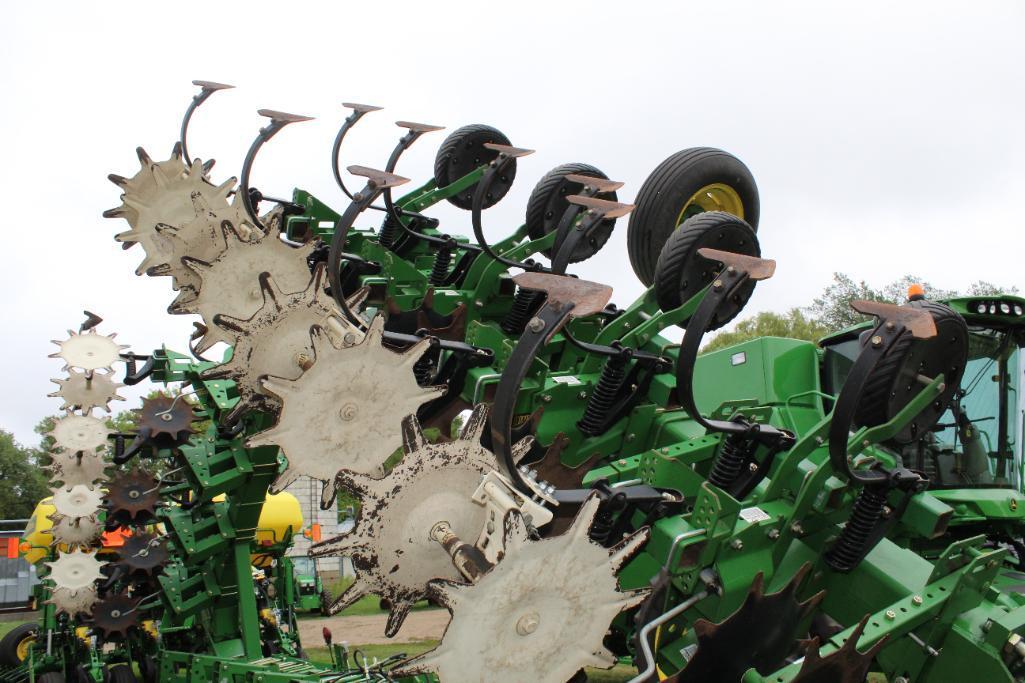JOHN DEERE 856 16R30" CULT, ROLLING AND SPEED SHEILDS, HYD FOLD
