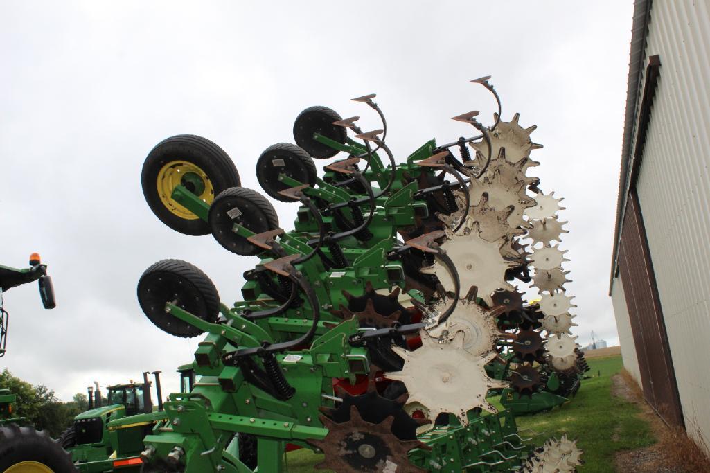 JOHN DEERE 856 16R30" CULT, ROLLING AND SPEED SHEILDS, HYD FOLD