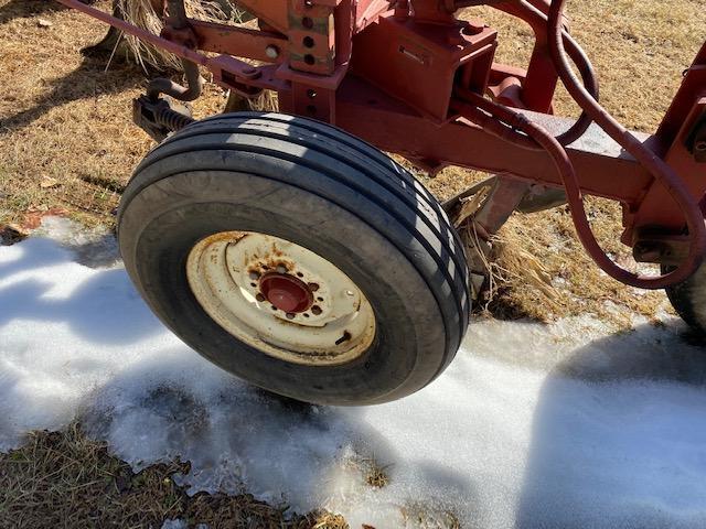 IH 710 5-18" PLOW, SEMI INT, AUTO RESET, (1) COULTER, NEW LAYS