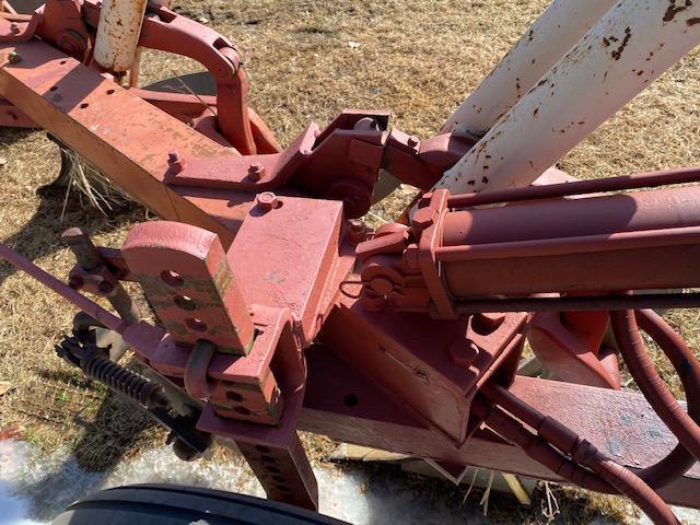 IH 710 5-18" PLOW, SEMI INT, AUTO RESET, (1) COULTER, NEW LAYS