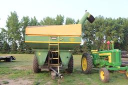FLOW EZ GRAIN CART, SIDE AUGER, 18.4R26 SINGLES, REAR LIGHTS, SOME GRAIN IN CART,