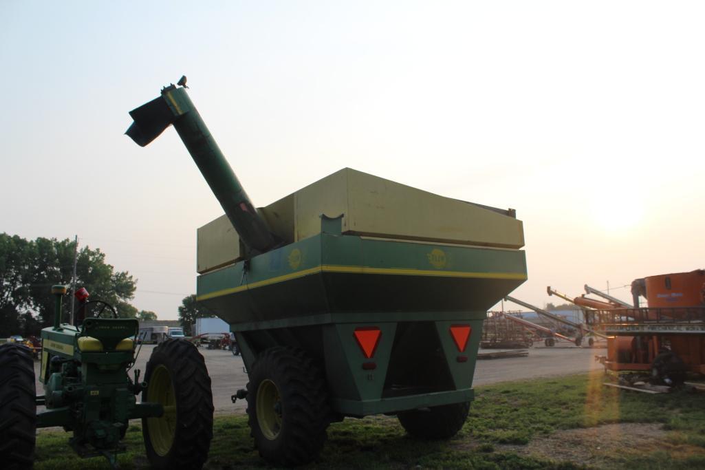 FLOW EZ GRAIN CART, SIDE AUGER, 18.4R26 SINGLES, REAR LIGHTS, SOME GRAIN IN CART,