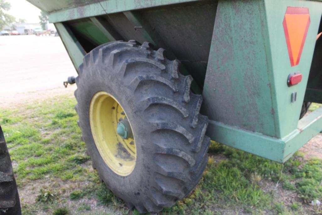 FLOW EZ GRAIN CART, SIDE AUGER, 18.4R26 SINGLES, REAR LIGHTS, SOME GRAIN IN CART,