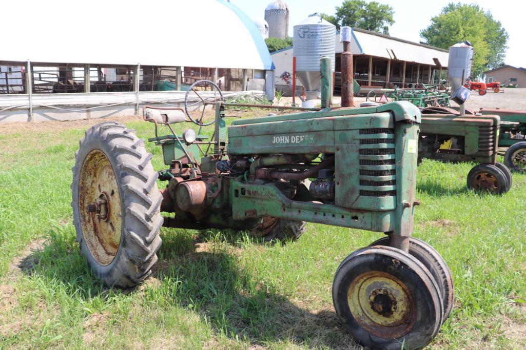 JOHN DEERE B, WF, ENGINE IS STUCK, STEERING IS BROKE, FOR PARTS OR REPAIR,