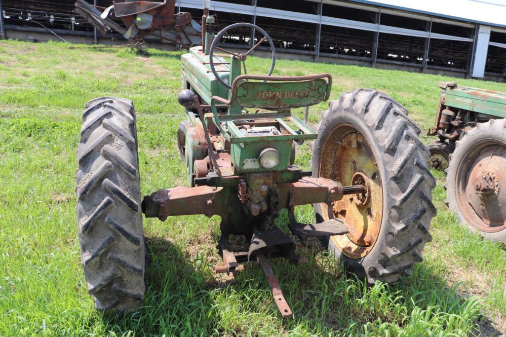 JOHN DEERE B, WF, ENGINE IS STUCK, STEERING IS BROKE, FOR PARTS OR REPAIR,